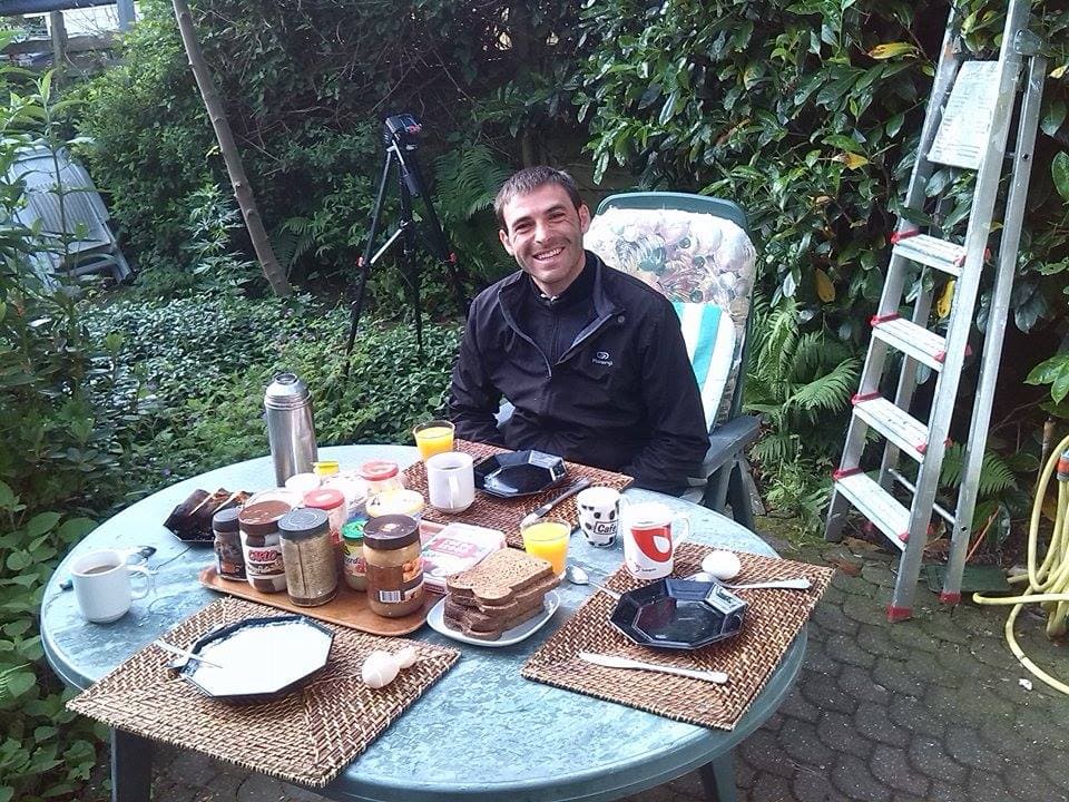 How to Get Free Accommodation When Traveling, Good food while couchsurfing! Best way to travel without money.