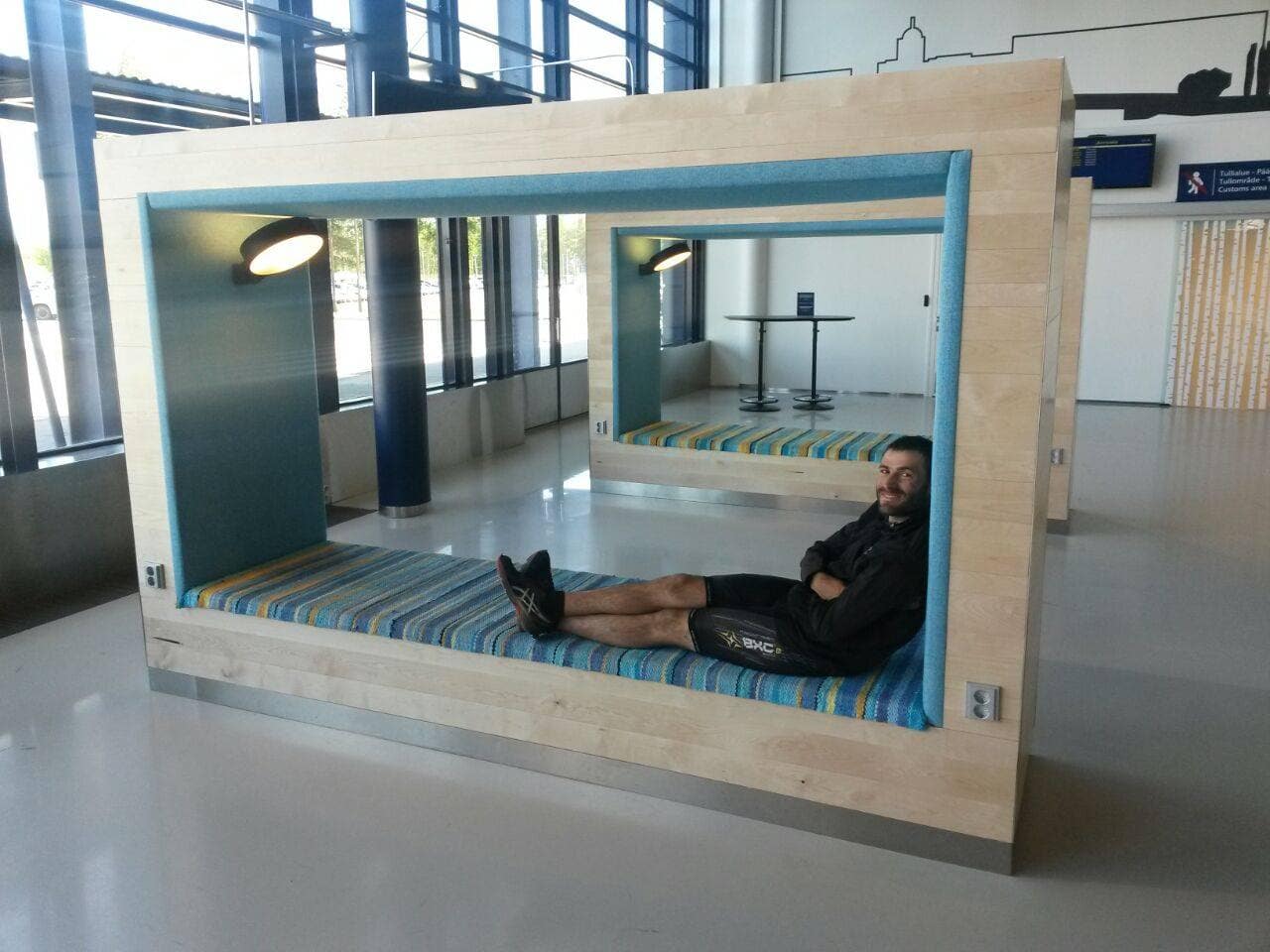Tips For Waiting at the Airport - What to do? 5 Sleeping in the airport. Sleep for free, Waiting at the airport: What to do? Ideas and tips