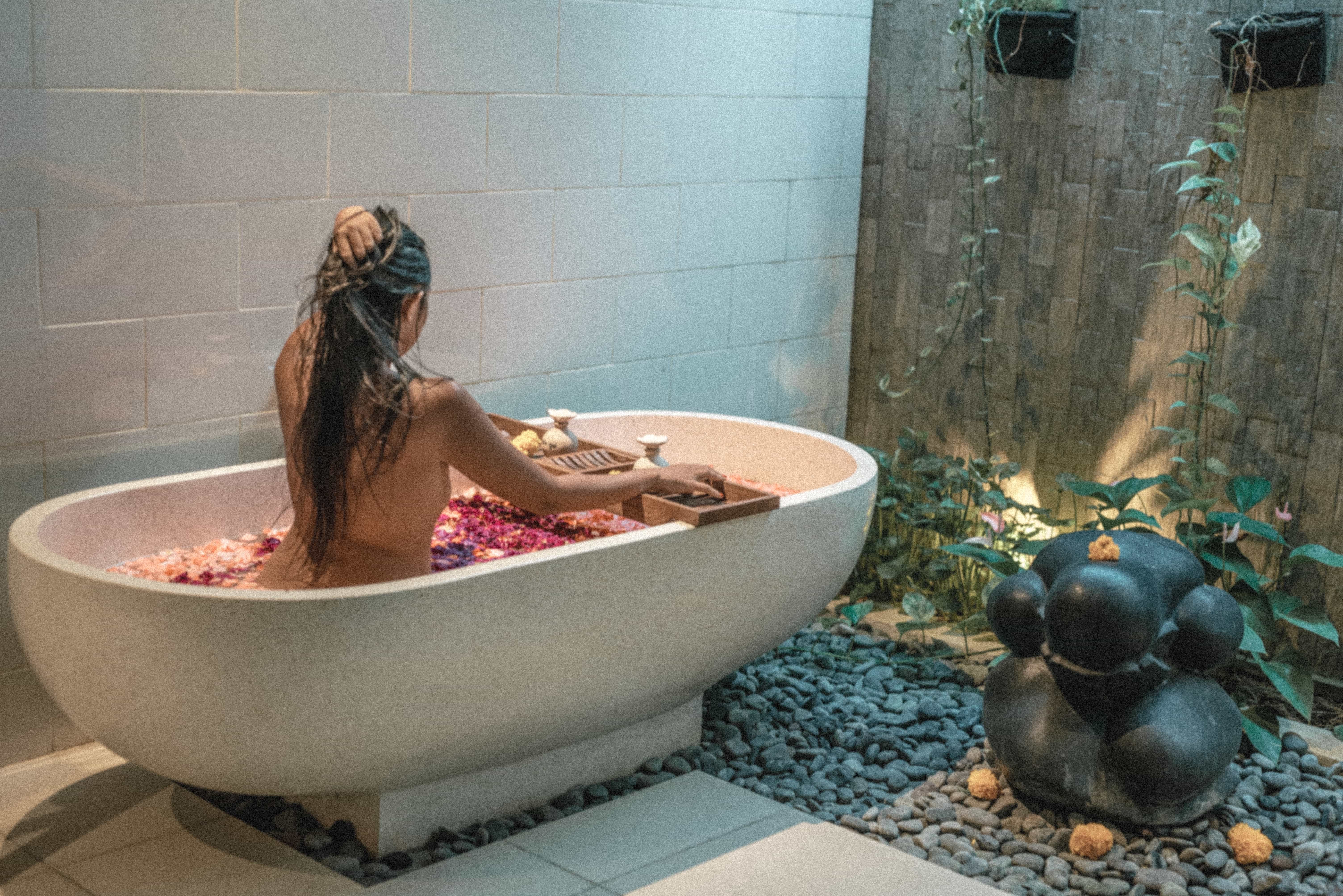12 Amazing Things To Do In Ubud (Travel Guide) 23 things to do in Ubud, budget to travel in Ubud, visit ricefields in Ubud, where to stay in Ubud, where to sleep in Ubud, how to get to Ubud