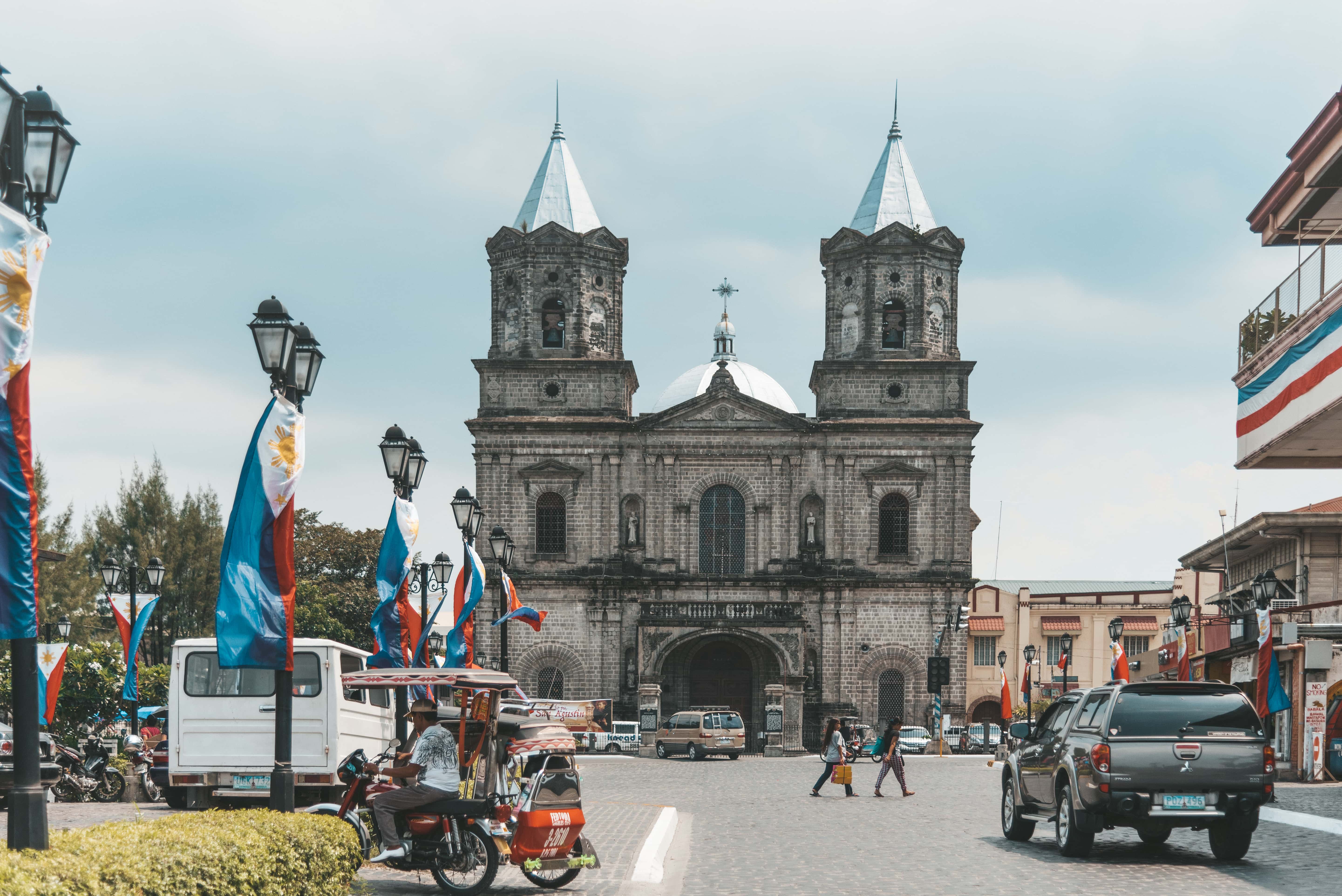Manila to Pampanga, Pampanga Tourist Spots, things to do in Angeles city, where to eat in Angeles city, how to get to angesles city, Holy Rosary Parish Church, zoocobia fun zoo, fontana water park, puning hot spring, resorts in angeles city, festivals in Angeles city, where to sleep in Angeles city