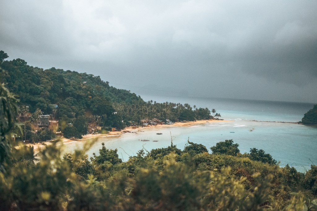10 Best Things to Do in El Nido Palawan 24 things to do in El Nido, el nido island hopping, things to do in el nido aside from island hopping, things to do in el nido at night, el nido palawan itinerary, nightlife in el nido