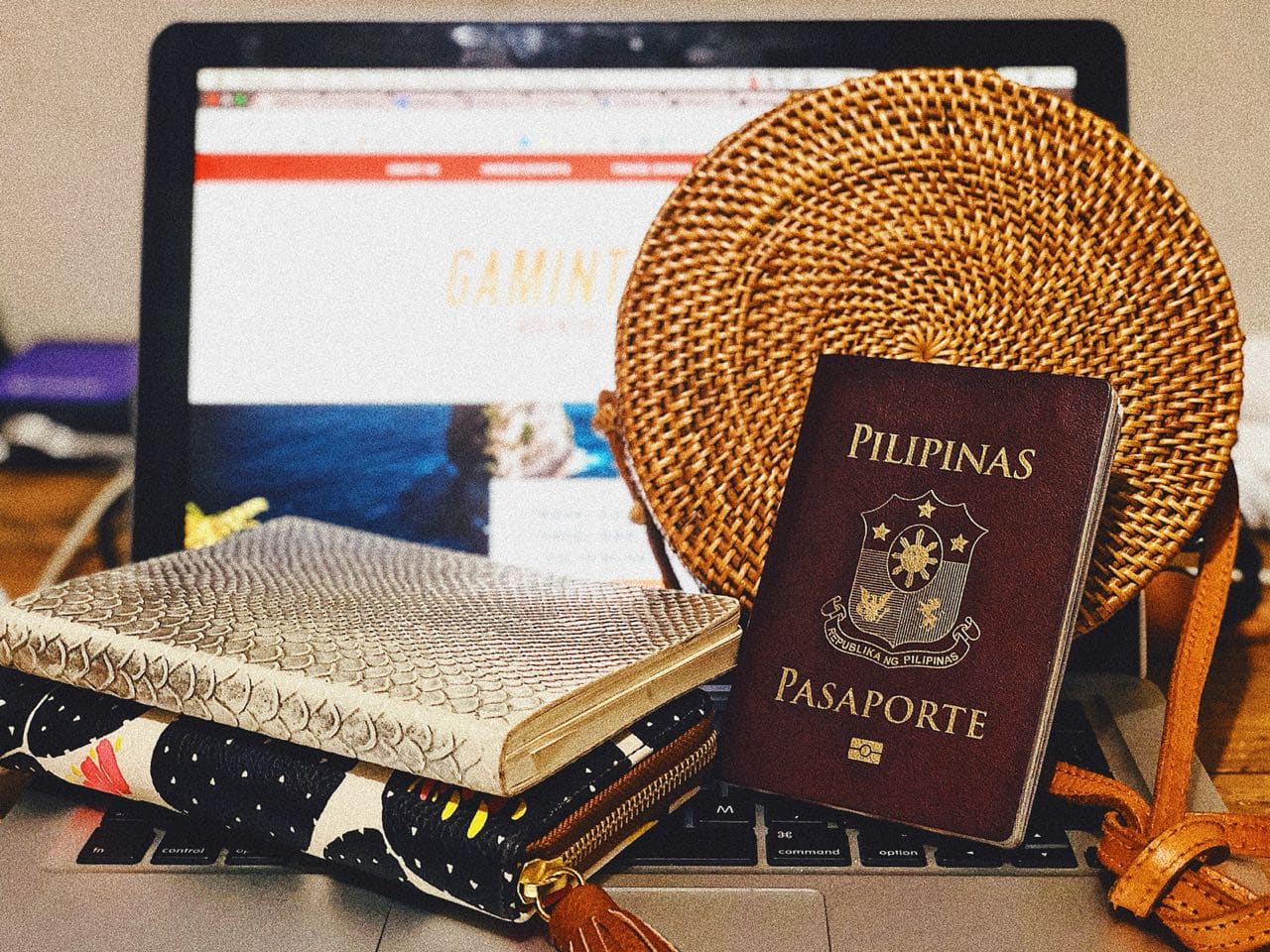 7 Essentials Packing List That You Can't-Miss It (Travel Guide)