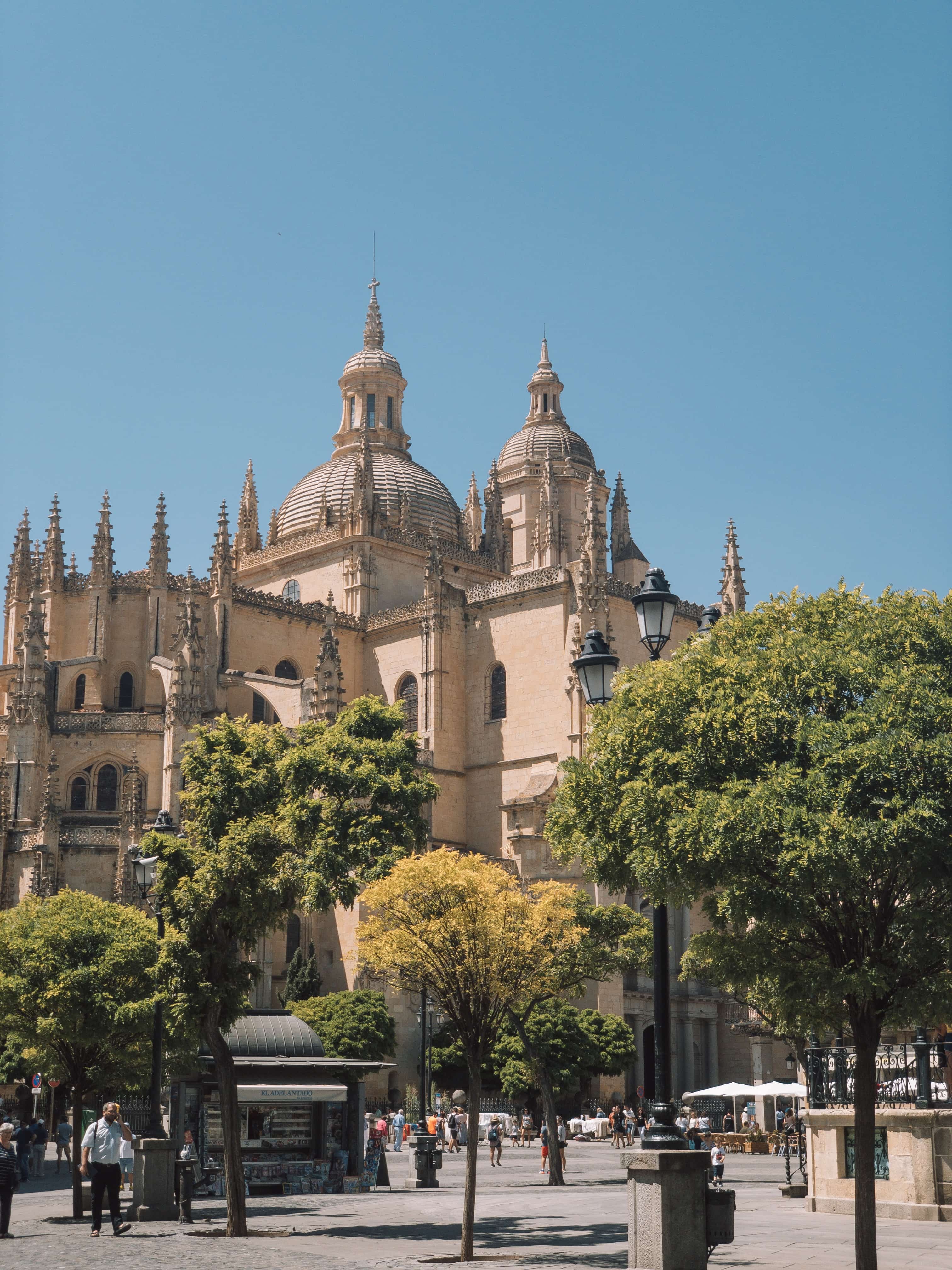 Travel Guide to Segovia: Things to do in Segovia, best time to visit Segovia, day tour from Madrid to Segovia, food to try in Segovia, eat cochinillo in Segovia