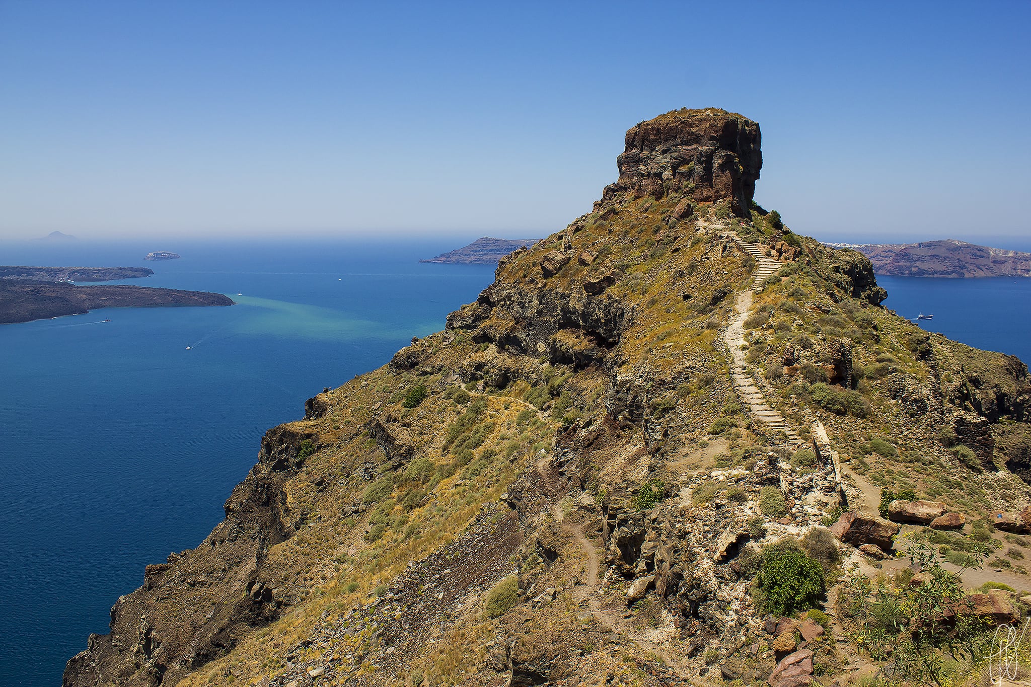 Things to do in Santorini, Places to visit in Santorini, Castles in Santorini, Fortress in Santorini, Skaros rock
