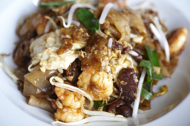 Char kuey teow, malaysian food, malaysian dishes, Singapore travel tips, things to know before visiting Singapore, facts about Singapore