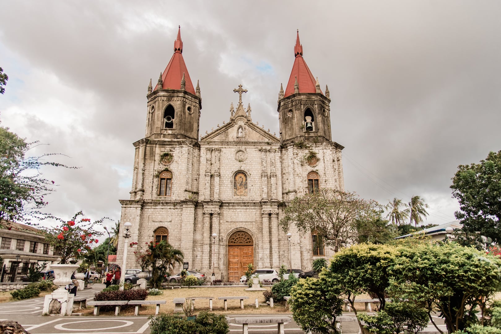 21 Best Iloilo Tourist Spots and Things To Do in Iloilo (Travel Guide) 2 things to do in iloilo, iloilo tourist spots, what to do in iloilo, where to stay in iloilo, what to eat in iloilo, iloilo itinerary, iloilo travel guide, Molo church, St Anne Parish