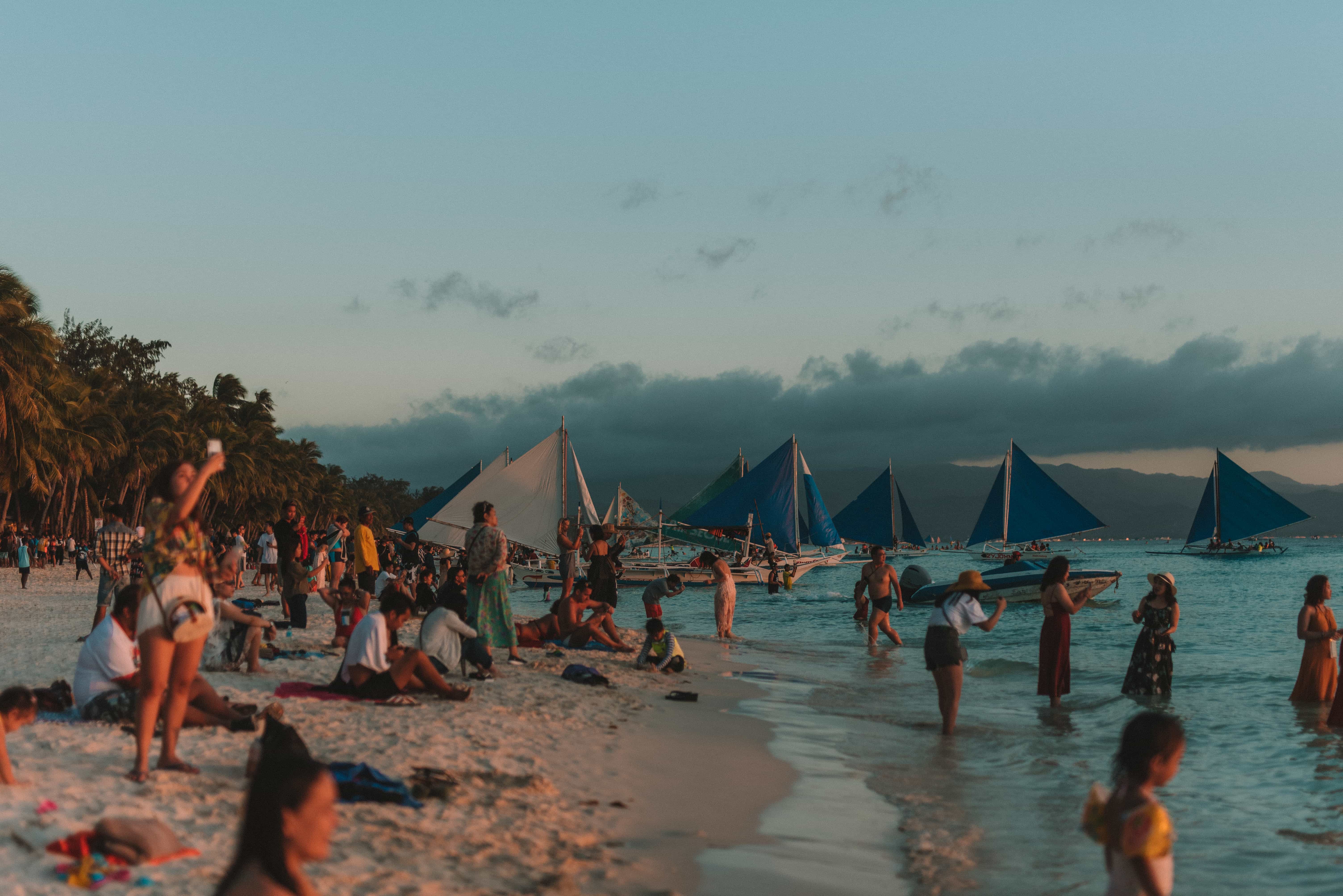 station 2 Boracay Island, best station in Boracay Island, Things to do in Boracay Island, Boracay island travel guide, budget travel in boracay island, Boracay Island, sunset in Boracay, busy sunset white beach boracay