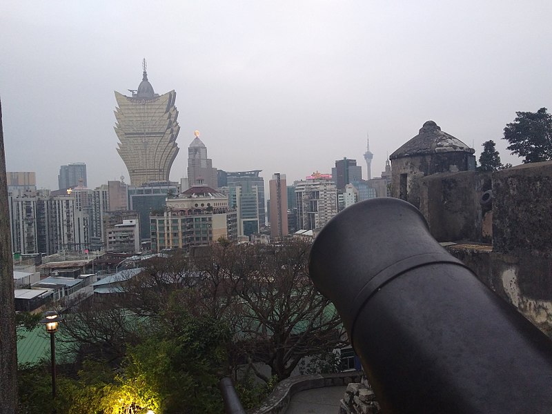 800px Grand Lisboa and Fortaleza do Monte cannon