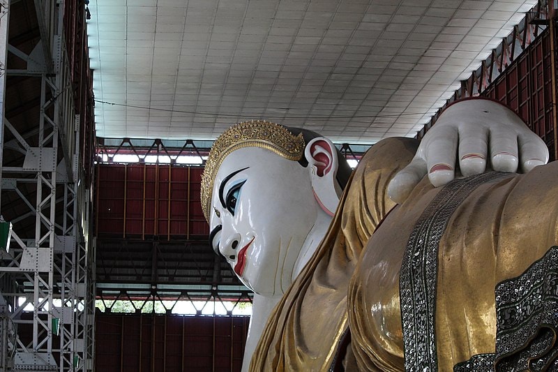 28 Incredible Places to visit in Myanmar 20 800px Reclining Buddha statue in Chaukhtatgyi Buddha temple Yangon Myanmar 4