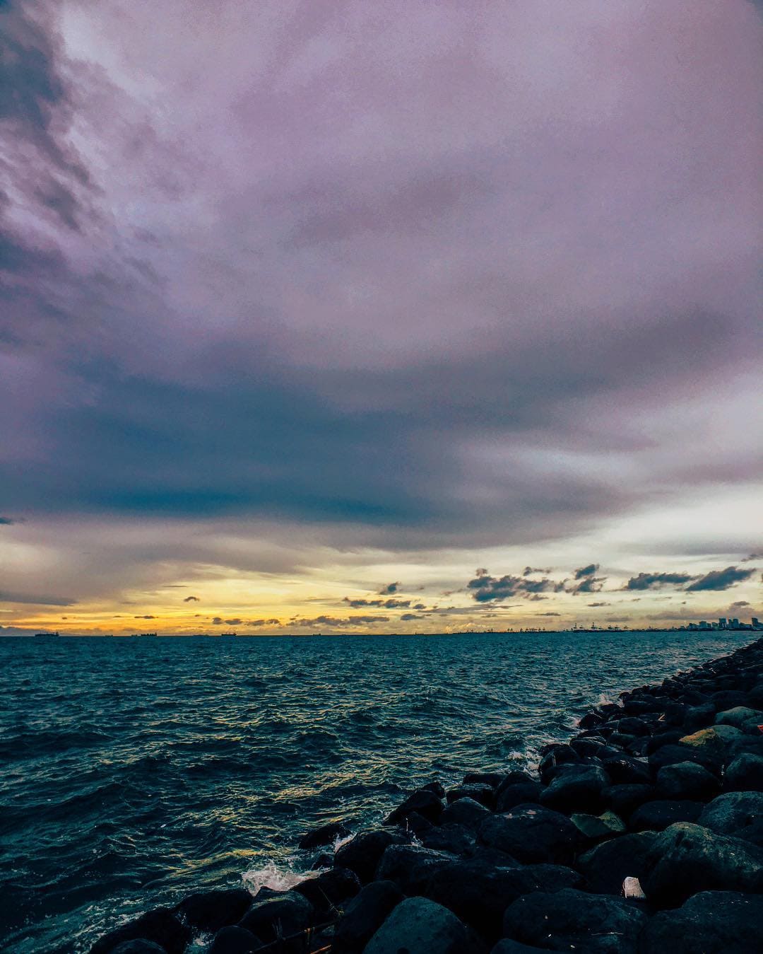 sunsets in the Philippines, sunset in Manila Bay