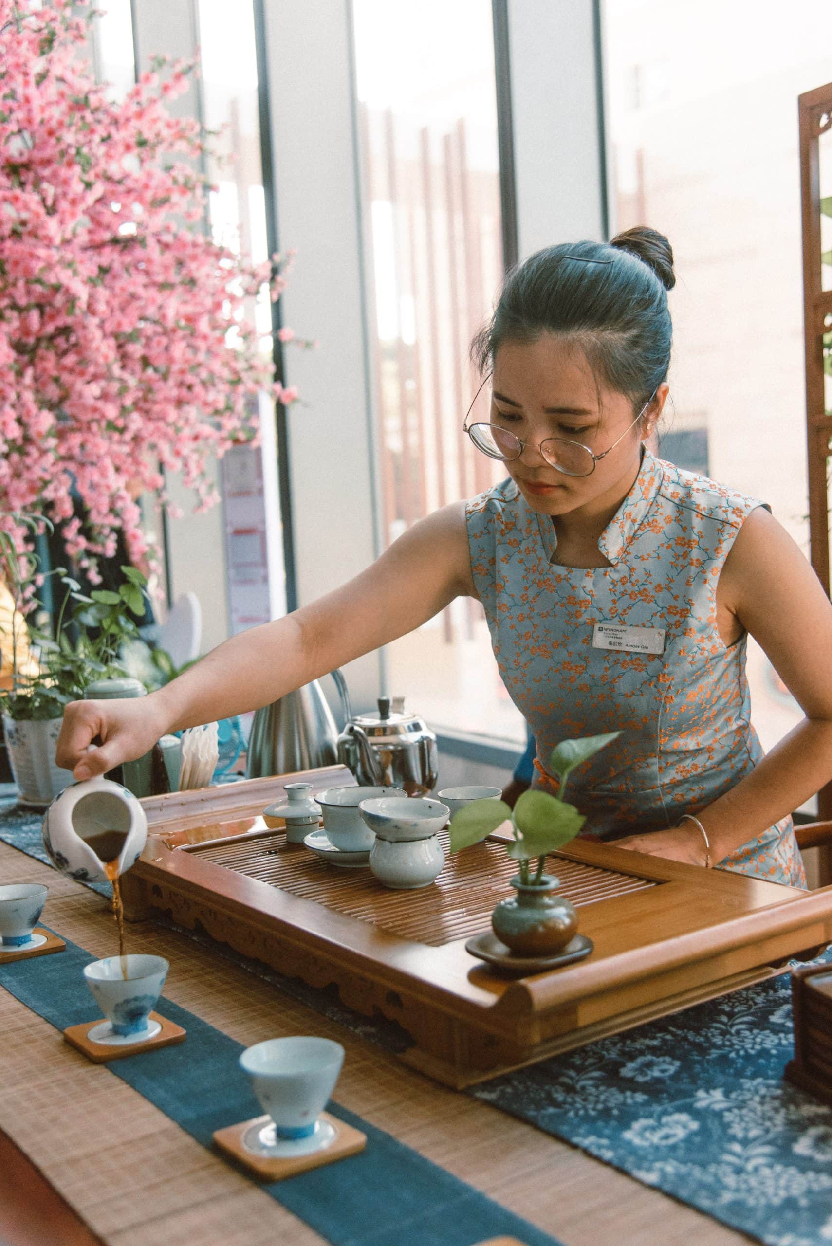 28 Things to Know Before Visiting Taiwan And Best Taiwan Travel Tips 18 things to do in Sanya, Sanya travel guide, Chinese tea ceremony, Things to know before visiting Taiwan