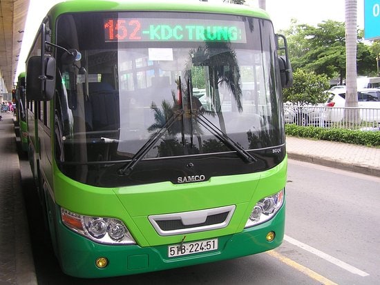 How To Get From Ho Chi Minh Airport to City Center District 1 Best Way 3 Bus 152 Ho Chi Minh Airport, ho chi minh airport to city, ho chi minh airport transfer, ho chi minh airport to district 1, saigon airport to city, taxi from ho chi minh airport, tan son nhat airport, ho chi minh airport to district 1 time