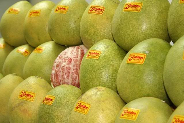 Fruits in Singapore: 25 Tropical Singapore Fruits to Try and Singapore Desserts