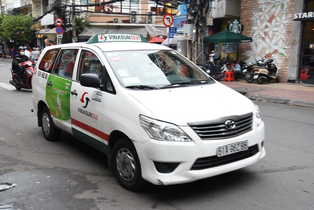 How To Get From Ho Chi Minh Airport to City Center District 1 Best Way 2 Saigon taxi, Ho chi Minh city taxi, ho chi minh airport to city, ho chi minh airport transfer, ho chi minh airport to district 1, saigon airport to city, taxi from ho chi minh airport, tan son nhat airport, ho chi minh airport to district 1 time