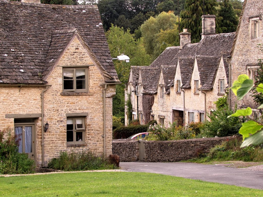 Top 10 Walking Routes in the UK to Try Now 4 Cotswold Round