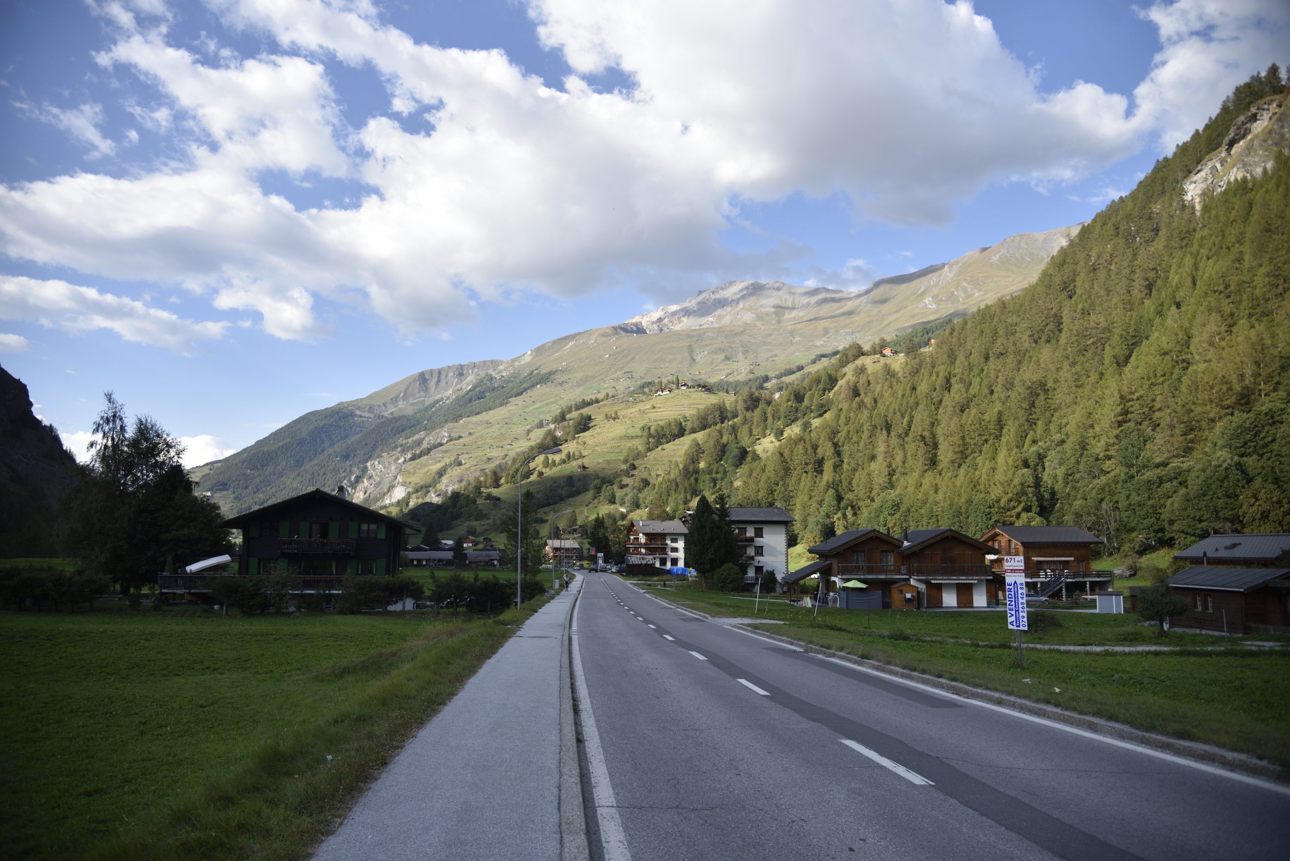 10 Smart Ways to Save Money in Switzerland (Yes, It’s Possible!) 7 10 Top Money-Saving Tips For Switzerland, switzerland road trip, swiss road trip, switzerland road trip itinerary, road trip in switzerland, road trip switzerland