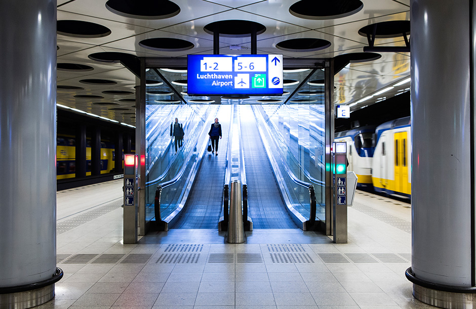 TRAIN FROM AMSTERDAM AIRPORT,  amsterdam airport to city, amsterdam airport to city center, amsterdam airport train, amsterdam airport shuttle, train from schipol to amsterdam, amsterdam airport to city train, Schiphol airport to amsterdam, train from amsterdam airport to city center, How To Get From Amsterdam Airport To City Center