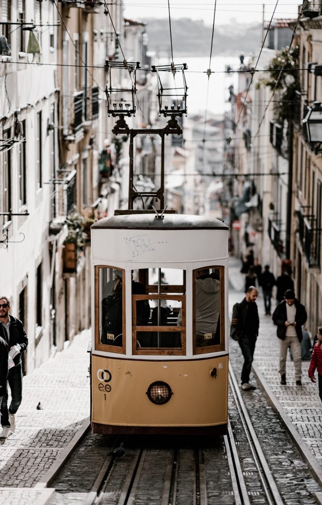 lisbon airport bus, lisbon airport metro, lisbon airport to city center, Lisbon airport to city, How To Get From Lisbon Airport To City Center