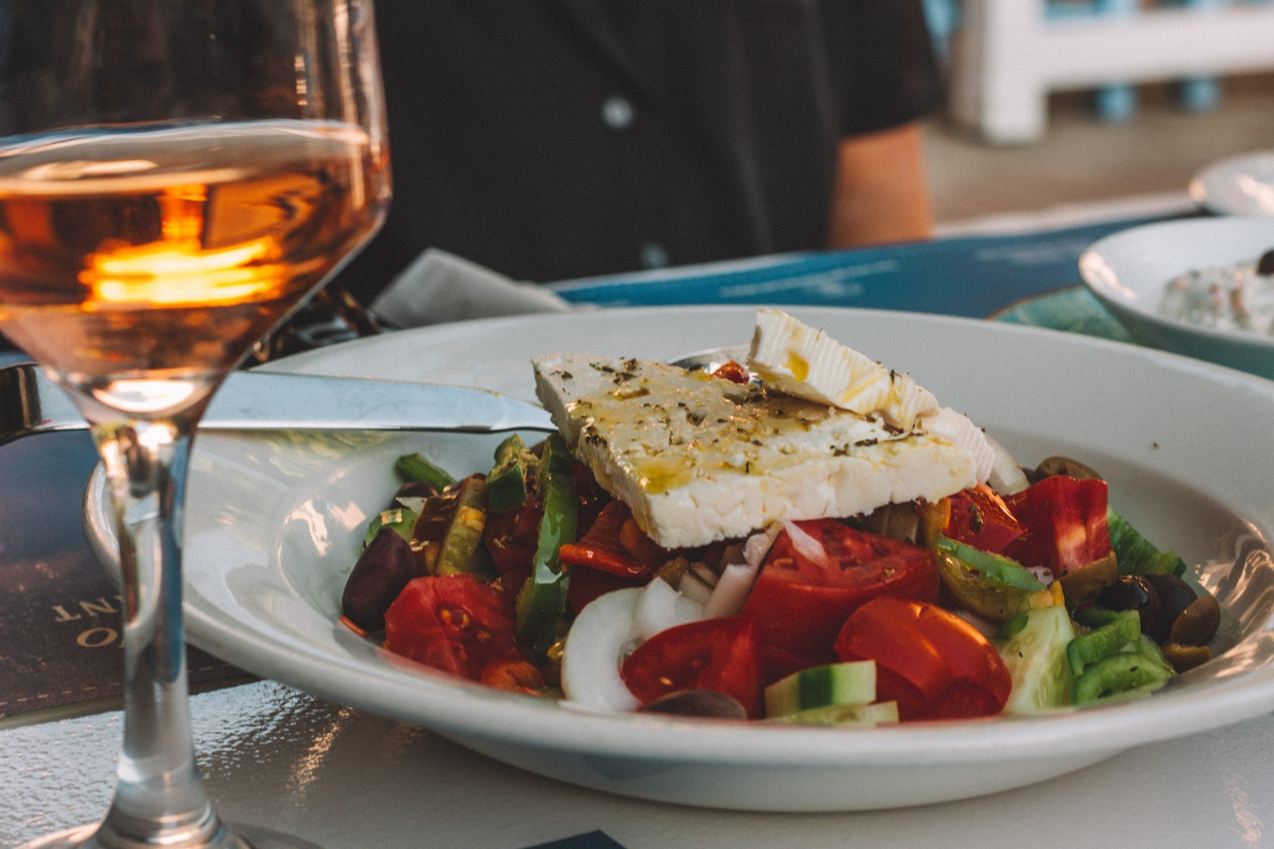 Why Europeans Never Eat These 13 'Healthy' American Foods, How To Make Greek Salad (Recipe Guide) Tips And Calories, Greek Food, Greek Dishes, Greek cuisine, Food in Greece, traditional food in Greece, desserts in Greece, Greece desserts, Greece drinks