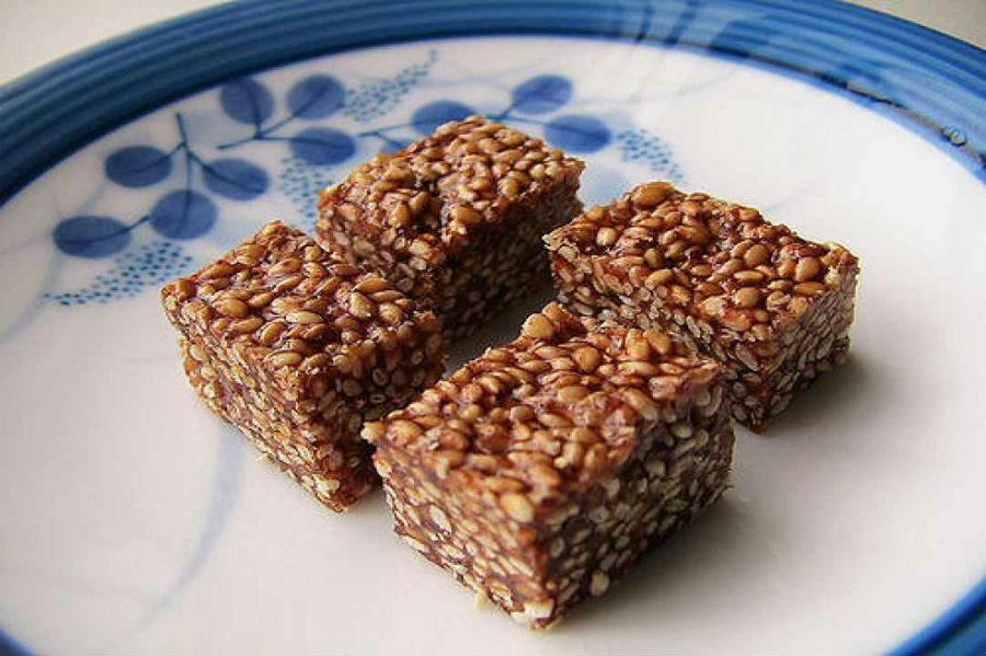 Best Cypriot Food - Best 40 Cypriot Dishes And Food in Cyprus To Try 29 pasteli traditional Cypriot dish