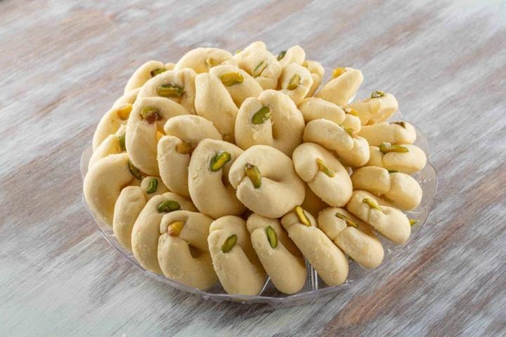 Egyptian Ghorayebah Butter Cookies