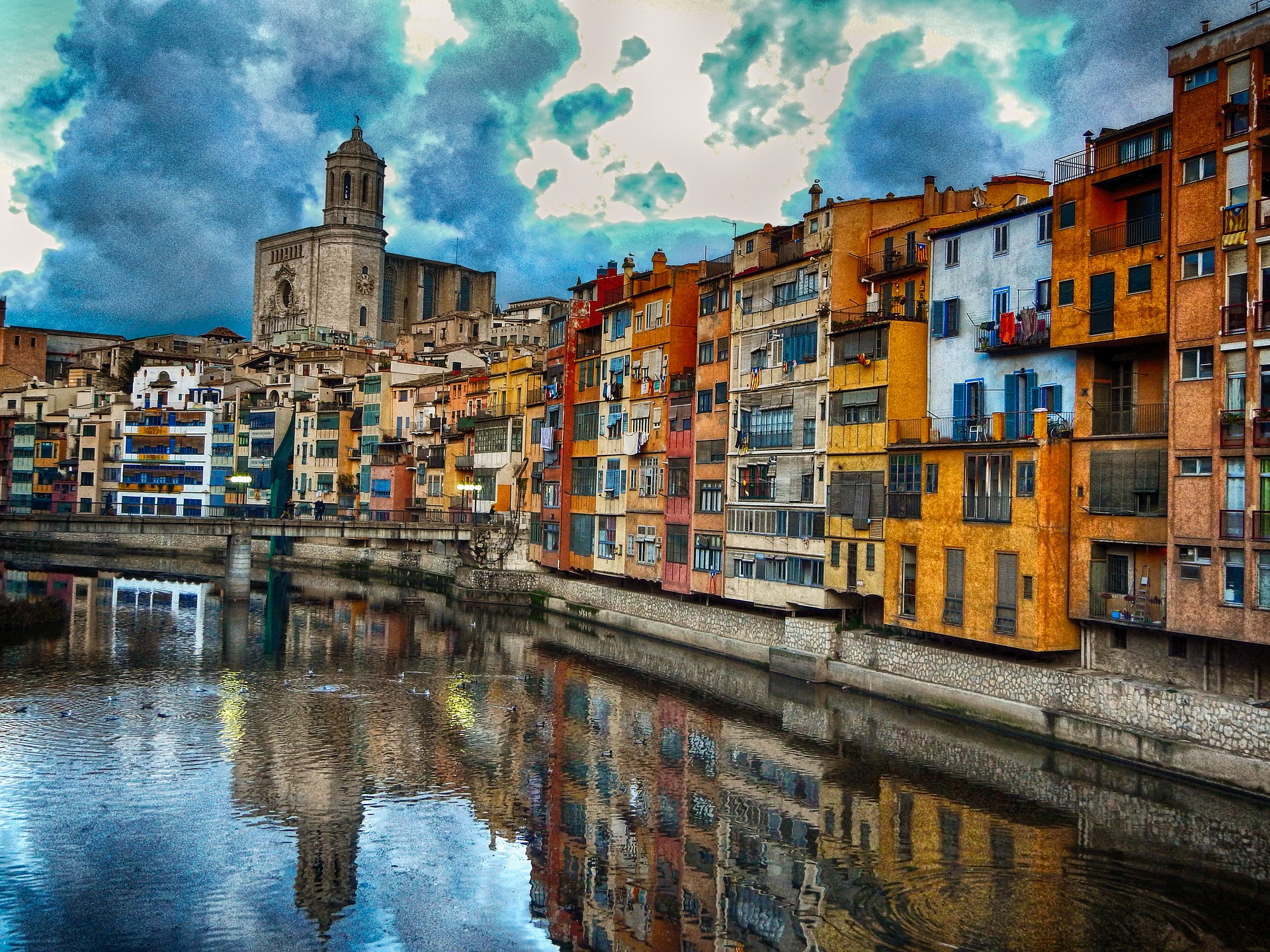 Best Day Trips From Barcelona, How To Get From Girona Airport To City Center - All Possible Ways