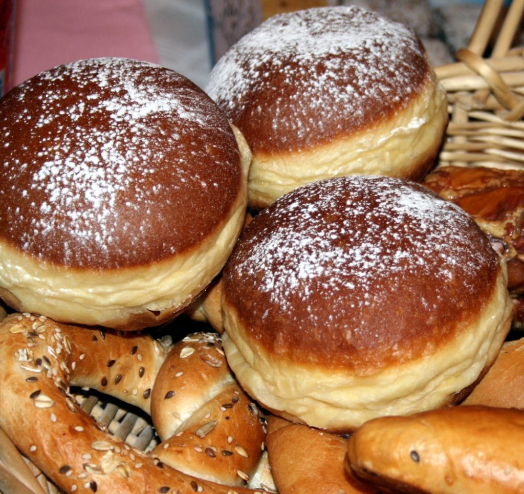 Best Serbian Food: 55 Best Serbian Dishes And Traditional Food in Serbia To Try 39 Krofne