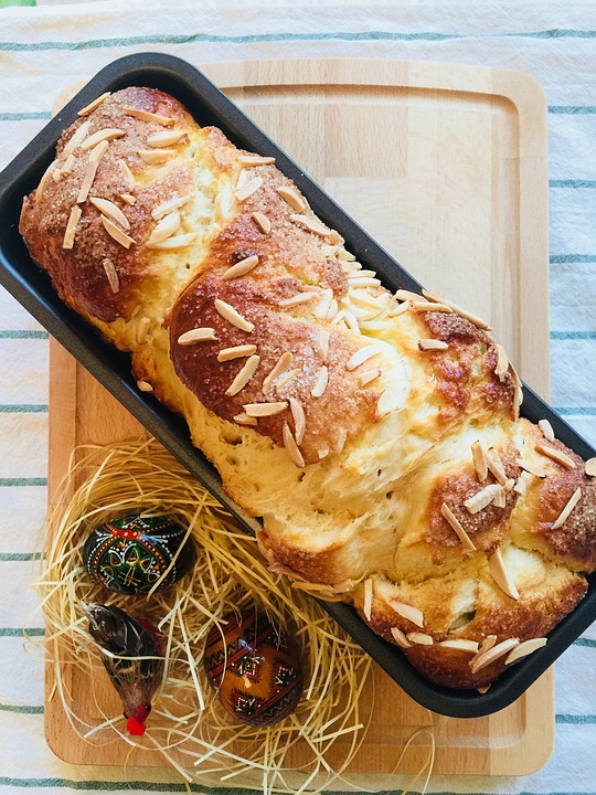 Best Romanian Food - Best 56 Romanian Dishes And Traditional Food In Romania To Try 44 Romanian foods, Romanian desserts, Traditional food in Romania, What to eat in Romania, Desserts in Romania, Cozonac