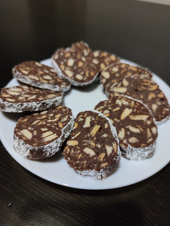 Best Romanian Food - Best 56 Romanian Dishes And Traditional Food In Romania To Try 47 Romanian foods, Romanian desserts, Traditional food in Romania, What to eat in Romania, Desserts in Romania, salami, biscuits