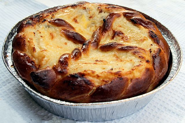 Best Romanian Food - Best 56 Romanian Dishes And Traditional Food In Romania To Try 46 Romanian foods, Romanian desserts, Traditional food in Romania, What to eat in Romania, Desserts in Romania, pasca