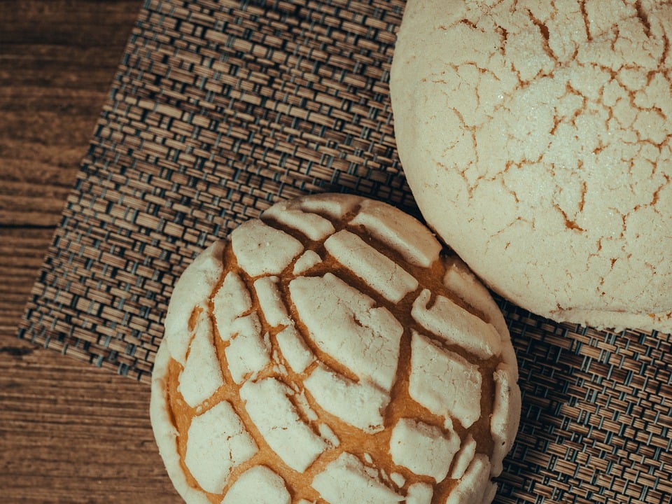 40 The Best Mexican Foods Everyone Should Try At Least Once 30 MEXICAN DISHES, FOOD IN MEXICO, MEXICAN CUISINE, MEXICAN FOODS, MEXICAN DESSERTS, CONCHAS