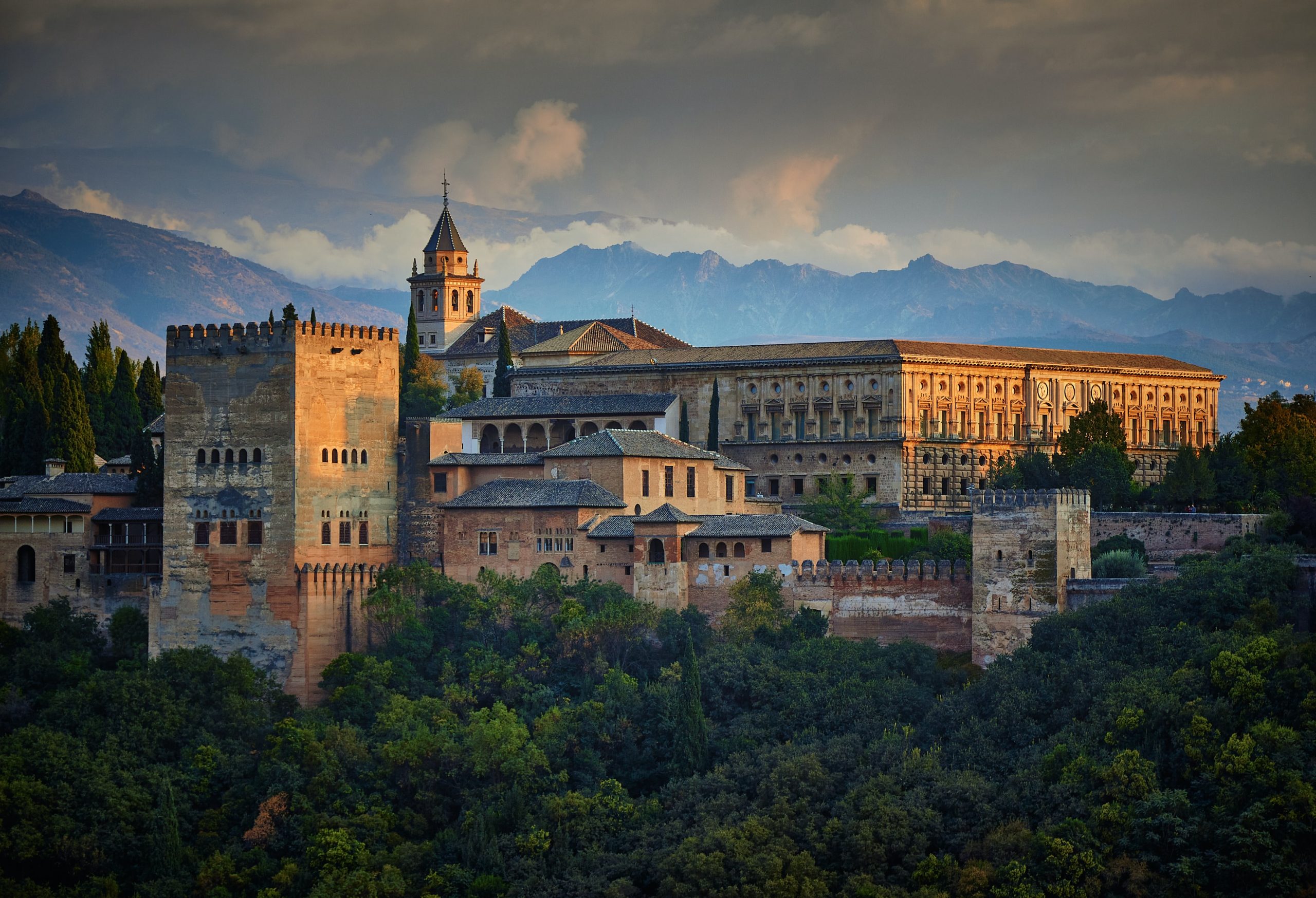 13 Common Mistakes to Avoid in Spain and How to Avoid Them, How To Get From Granada Airport To Alhambra - All Possible Ways