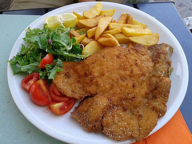 40 Italian Dishes You Must Try Before You Die 23 Cotoletta Alla Milanese, Italian Food, Italian cuisine, traditional Italian food, food in Italy, Italian dishes