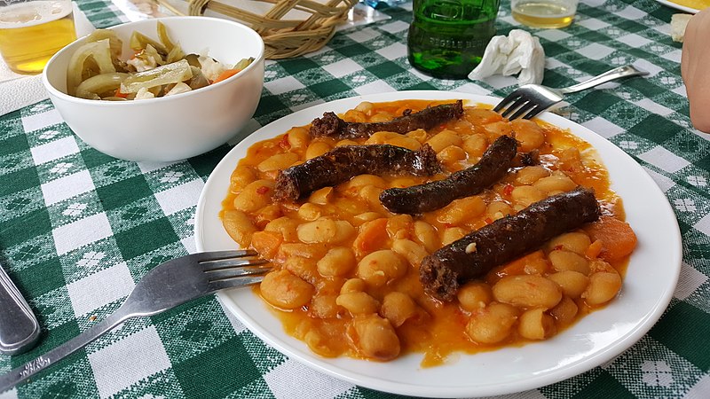 Best Romanian Food - Best 56 Romanian Dishes And Traditional Food In Romania To Try 31 Romanian Food, Romanian cuisine, Traditional Romanian Food, food in Romania, Romanian dishes, Iahnie