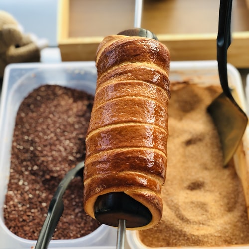 Best Romanian Food - Best 56 Romanian Dishes And Traditional Food In Romania To Try 49 Romanian foods, Romanian desserts, Traditional food in Romania, What to eat in Romania, Desserts in Romania, Kürtőskalács