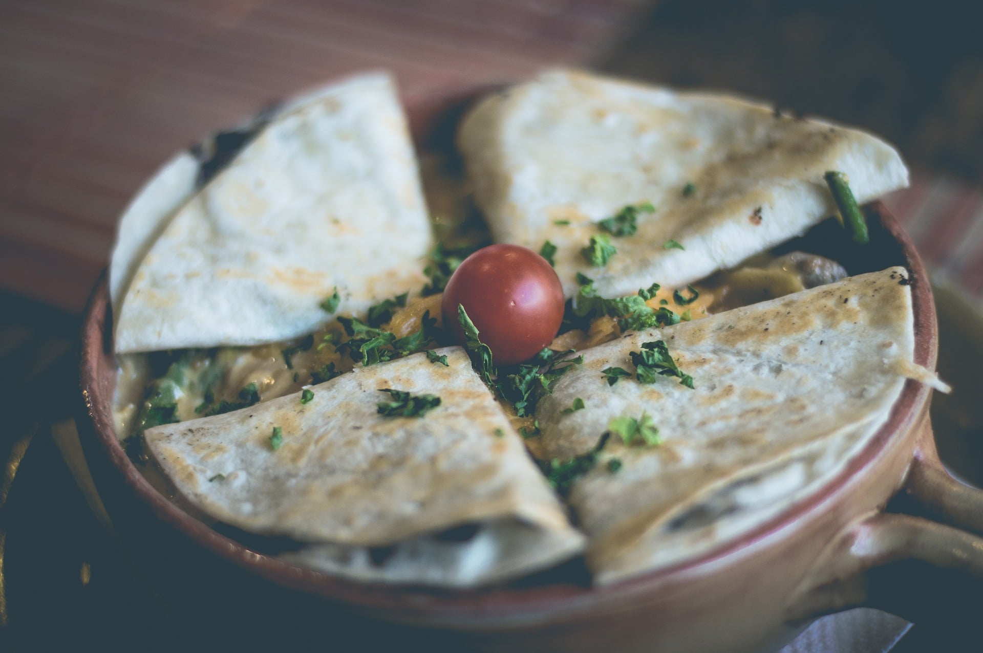 MEXICAN DISHES, FOOD IN MEXICO, MEXICAN CUISINE, MEXICAN FOODS, QUESADILLA