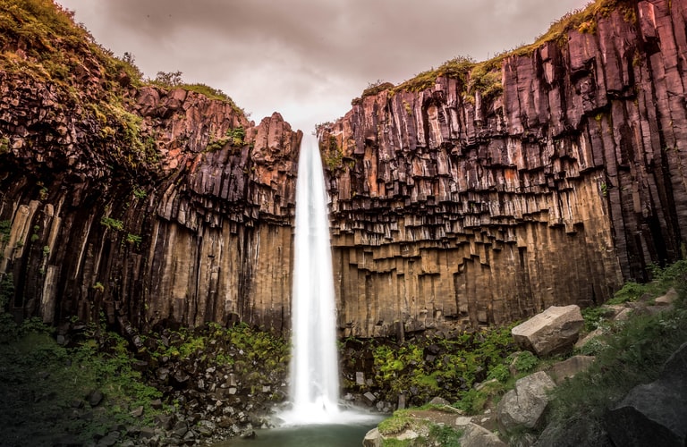 40 Most Instagrammable Places In Iceland 30 iceland instagram spots, most instagrammable places in Iceland, Iceland photos, Iceland photography, Svartifoss waterfalls