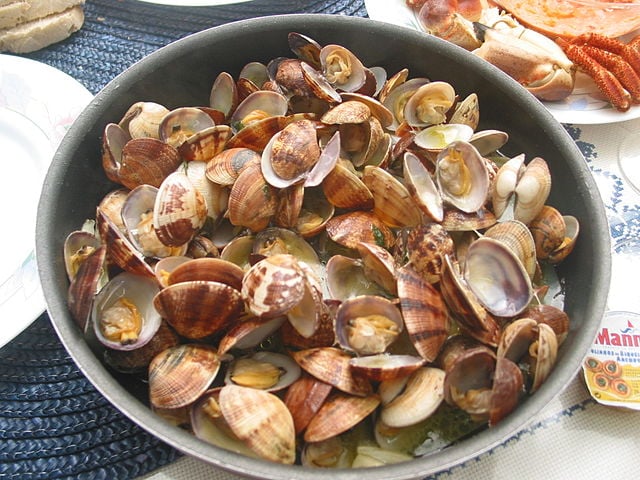 Why Portuguese Food Might Be Europe’s Most Underrated Cuisine: The Best Portuguese Foods Every Traveler Should Try 26 Portuguese Food, Portuguese cuisine, traditional Portuguese food, food in Portugal, Portuguese dishes, Amêijoas à Bulho Pato