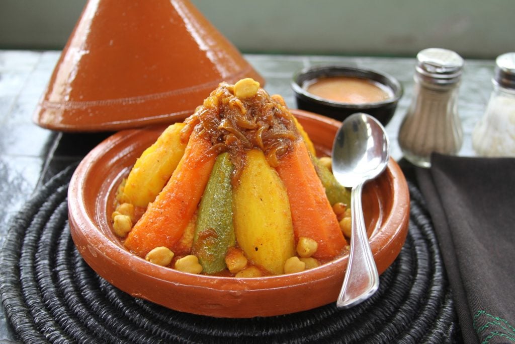 morrocan food, food in morocco, morrocan cuisine, morocan dishes, traditional morrocan food, Couscous