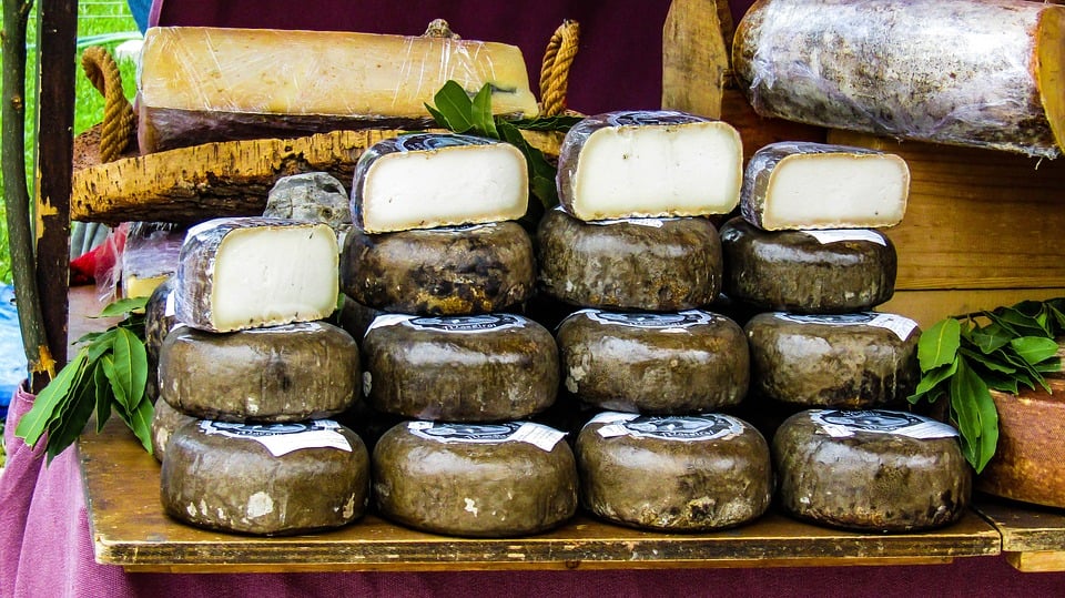 Queso Manchego, Spanish Food, spanish cuisine, traditional spanish food, food in Spain, Spanish dishes