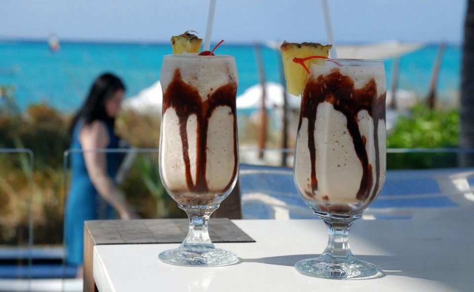 Drinks in Aruba - 26 Best Aruba Drinks to Try When You Visit this Caribbean Island 5 Aruba Food, Aruba cuisine, Traditional Aruban Food, food in Aruba, drinks in Aruba, Aruba dishes, Aruban drinks, Slippery Monkey