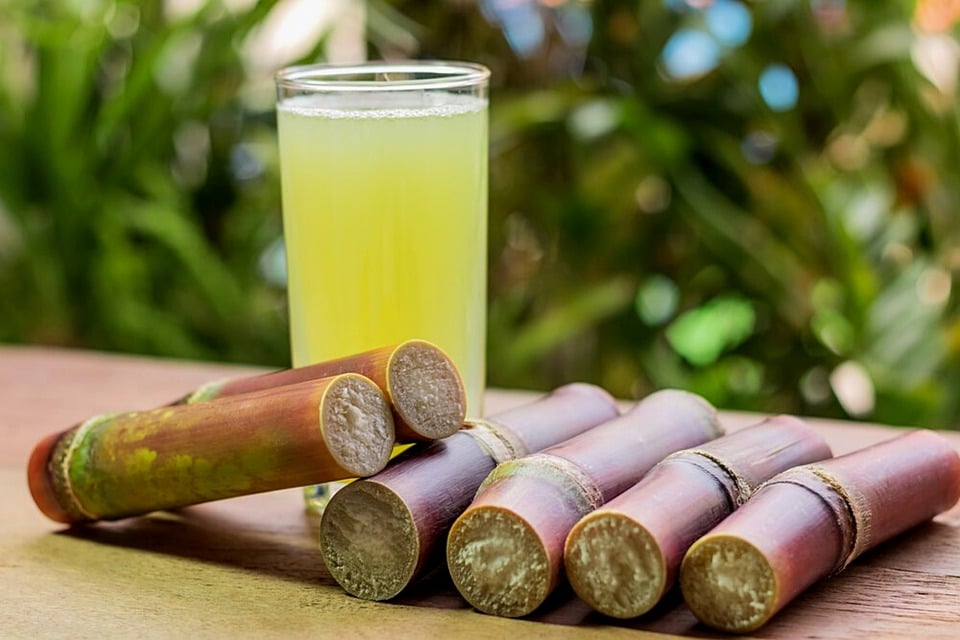 Panamanian Drinks - 14 Best Panamanian Beverages And Non Alcoholic Drinks In Panama 12 Panama Food, Panama cuisine, Traditional Panama Food, drinks in Panama , Panama dishes, Panama food, Panama drinks, sugar cane guarapo