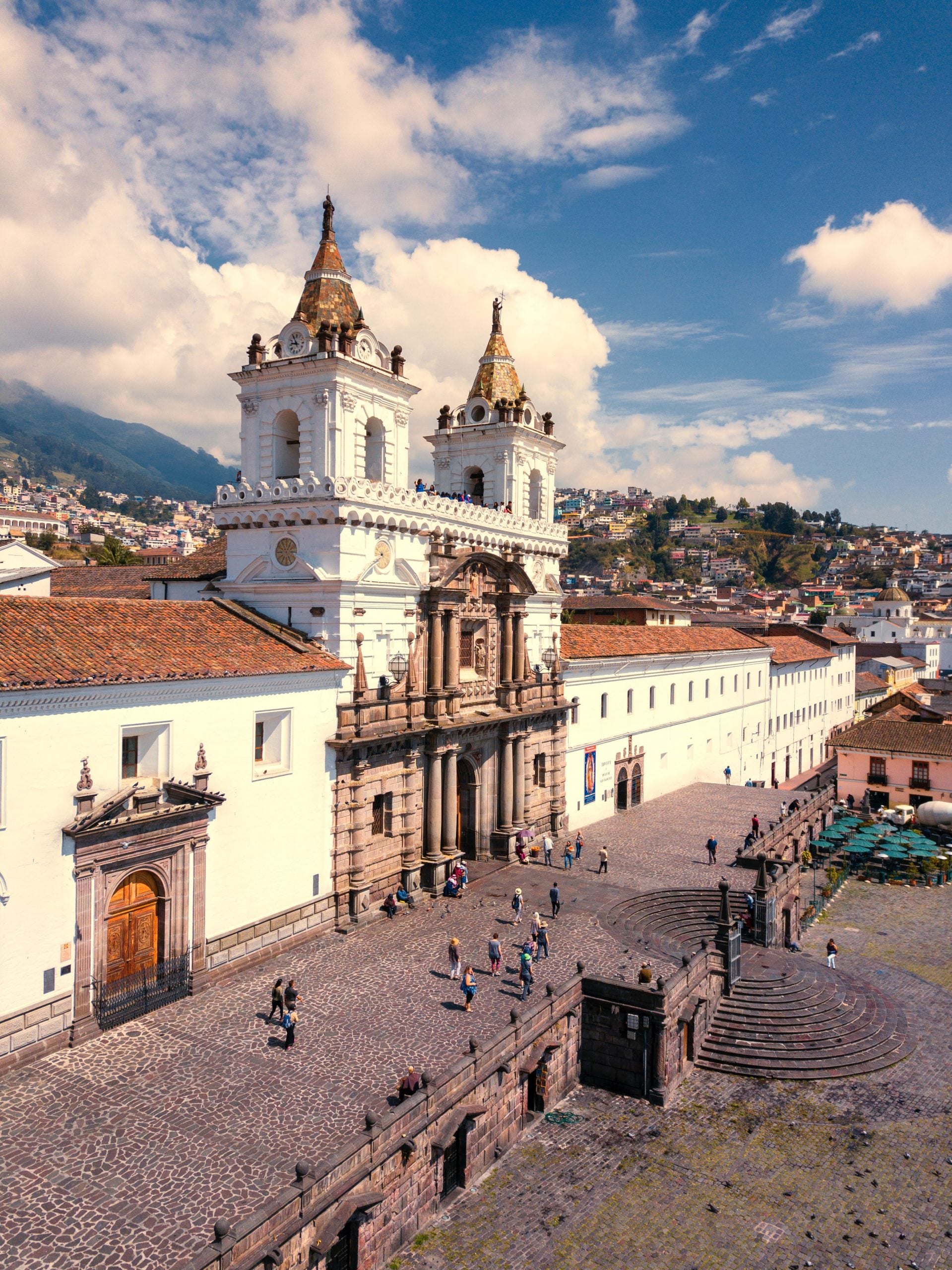 Bolivar Y Cuenca Quito 170401 Ecuador Quito packing list scaled
