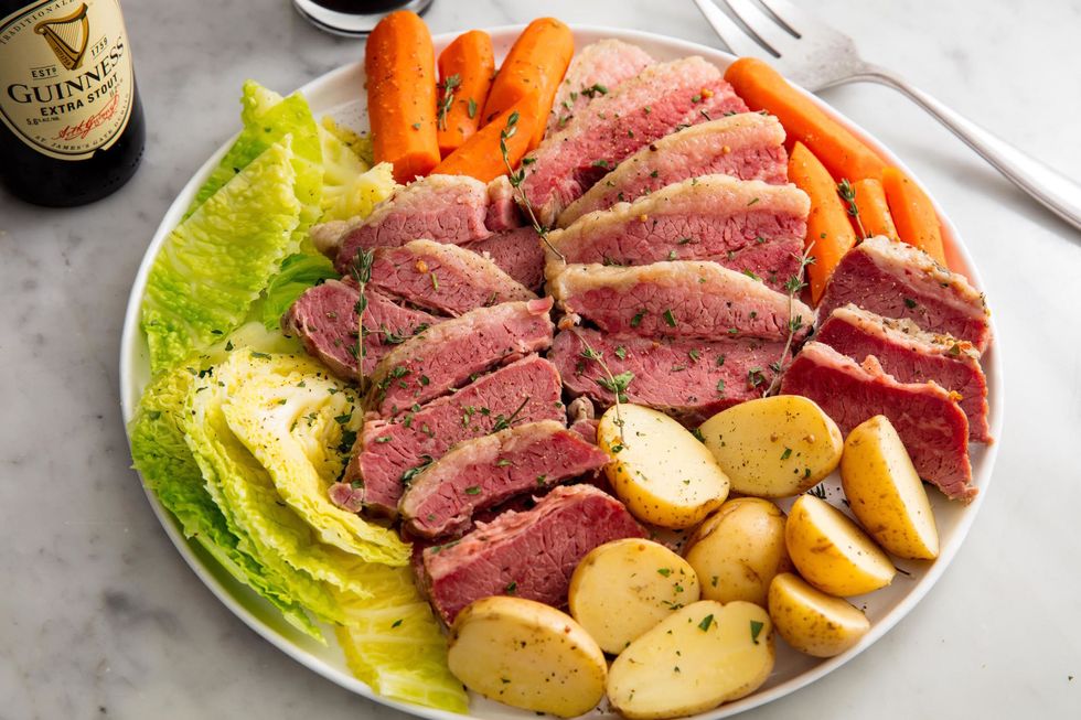 Best Irish Food - 38 Best Irish Dishes And Traditional Food In Ireland To Try 18 Irish Food, Irish cuisine, Traditional Irish Food, food in Ireland, Irish dishes, Corned beef and cabbage