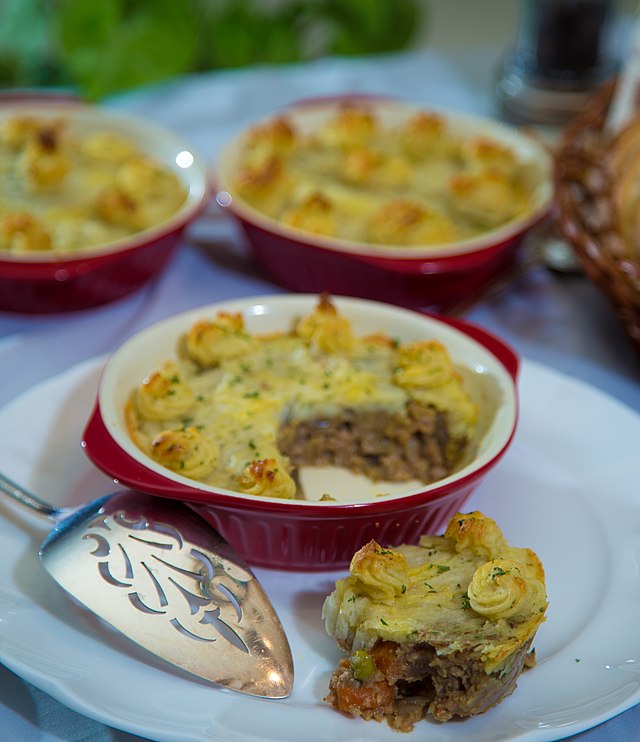 Best Irish Food - 38 Best Irish Dishes And Traditional Food In Ireland To Try 16 Irish Food, Irish cuisine, Traditional Irish Food, food in Ireland, Irish dishes, Cottage pie