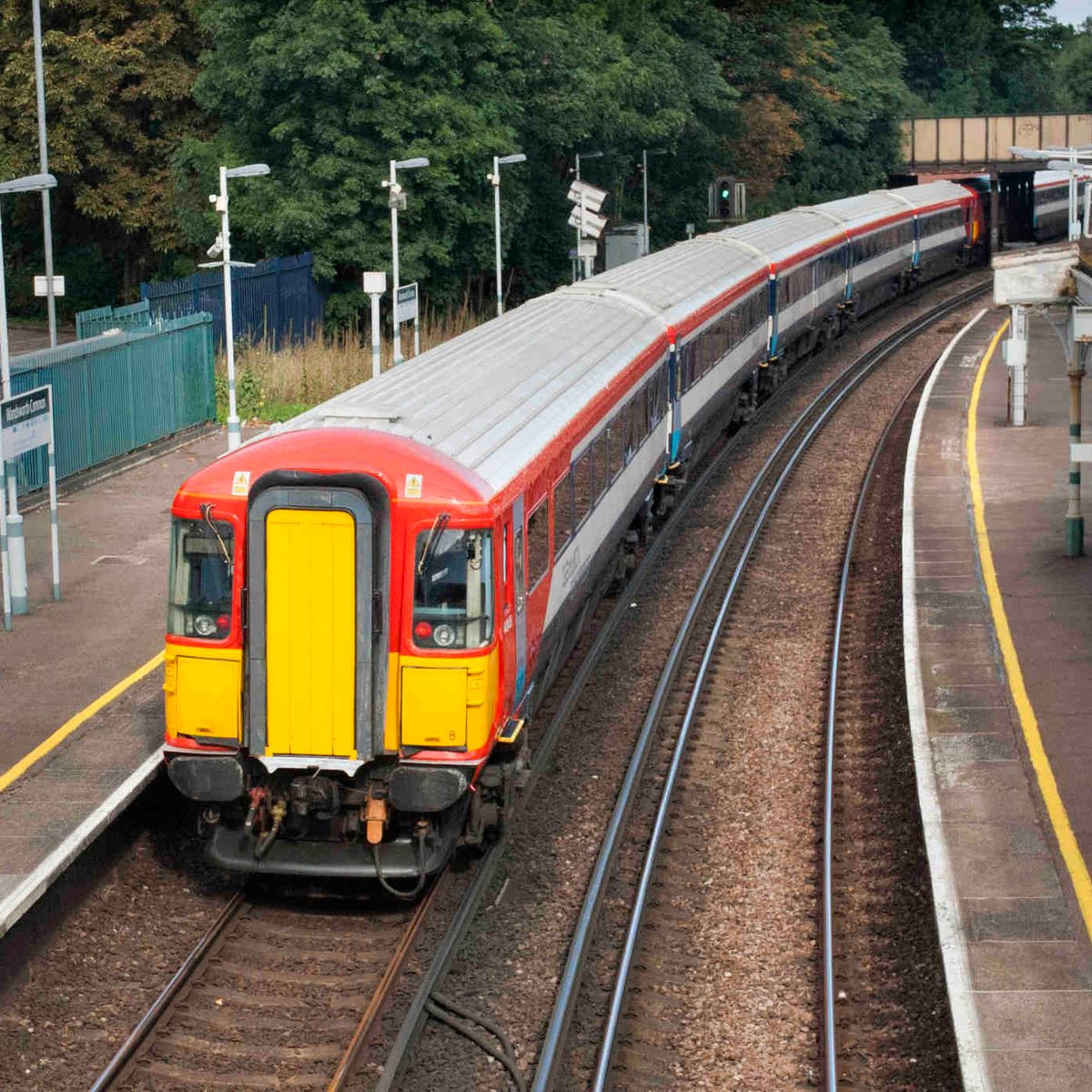 How To Get From Gatwick Airport To City Center - All Possible Ways, cheapest way from Gatwick airport to city center, gatwick airport to city center, london gatwick airport to city center, Gatwick Express Train