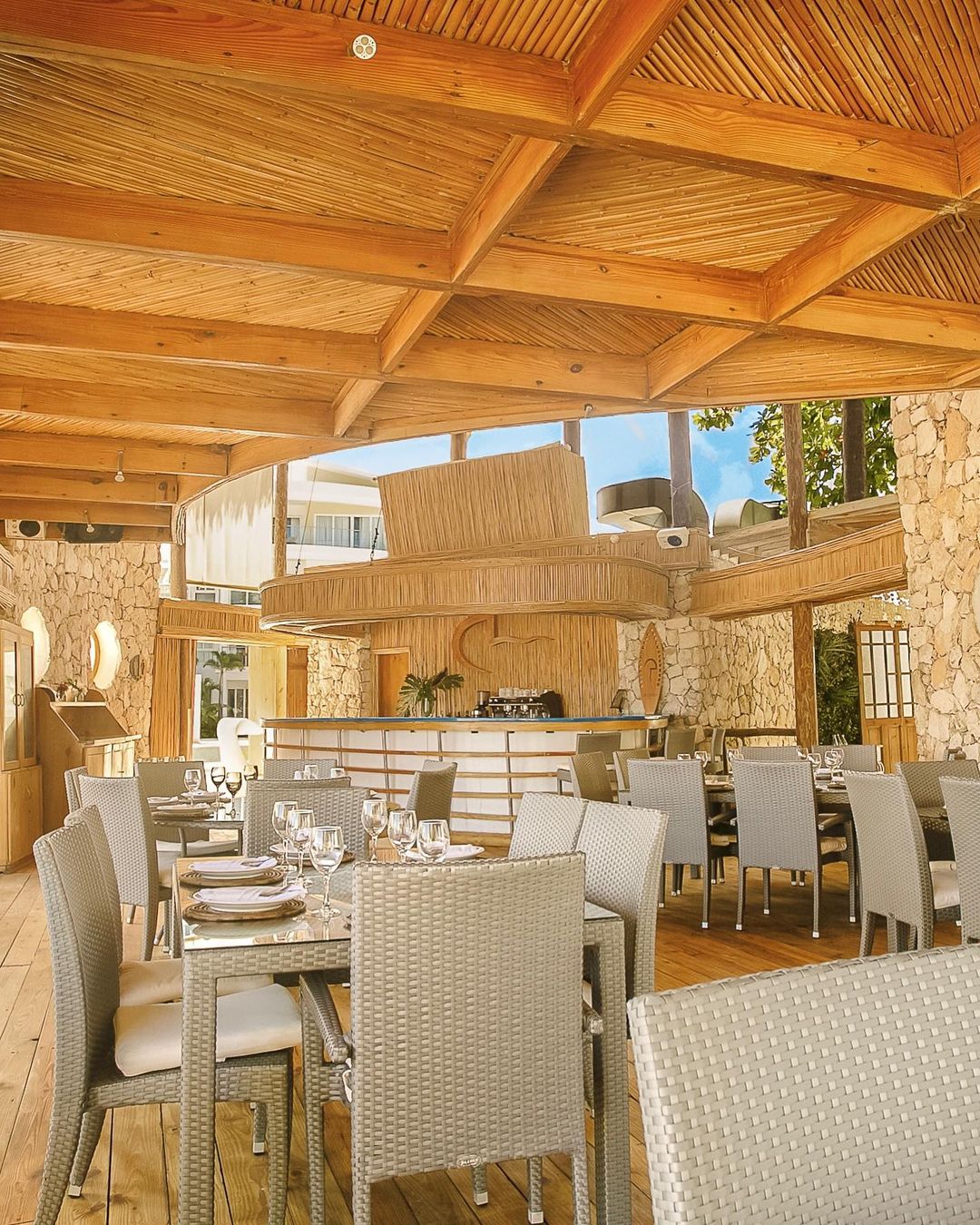 Punta Cana Food - 30 Best Restaurants in Punta Cana And Where to Eat 5 restaurants in punta cana, best restaurants in punta cana, punta cana food, where to eat in punta cana, jellyfish restaurant