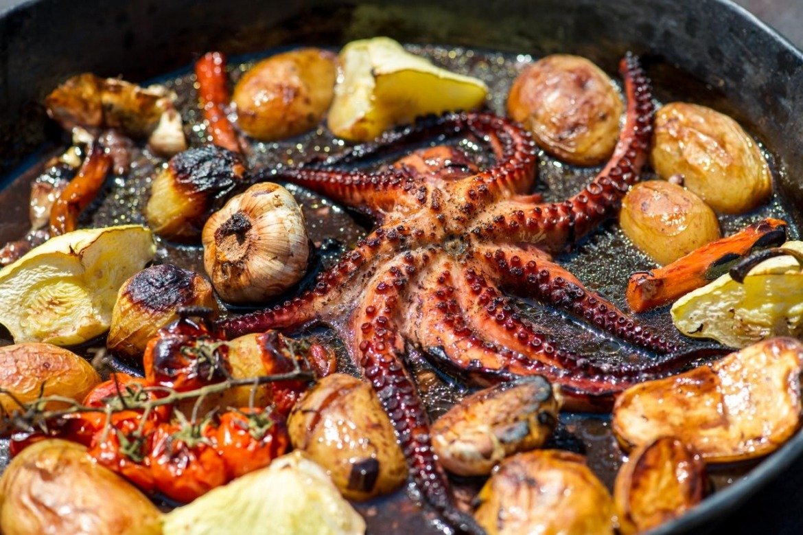 Best Croatian Food - 53 Best Croatian Dishes And Traditional Food In Croatia To Try 27 Croatia Food, Croatia cuisine, Traditional Croatia Food, food in Croatia, Croatian dishes, Croatian food, Croatian dishes, Croatian cuisine, peka