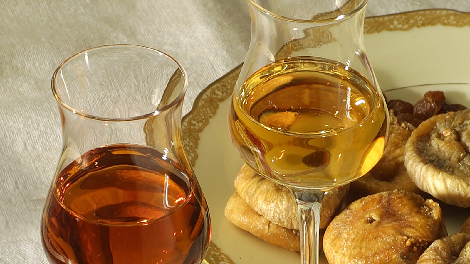 Best Croatian Food - 53 Best Croatian Dishes And Traditional Food In Croatia To Try 51 Croatia Food, Croatia cuisine, Traditional Croatia drink, food in Croatia, Croatian dishes, Croatian food, drinks in Croatia, Croatian drinks, Prošek