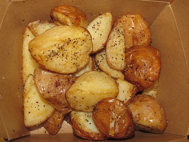 Best Irish Food - 38 Best Irish Dishes And Traditional Food In Ireland To Try 22 Irish Food, Irish cuisine, Traditional Irish Food, food in Ireland, Irish dishes, Red roasted potatoes